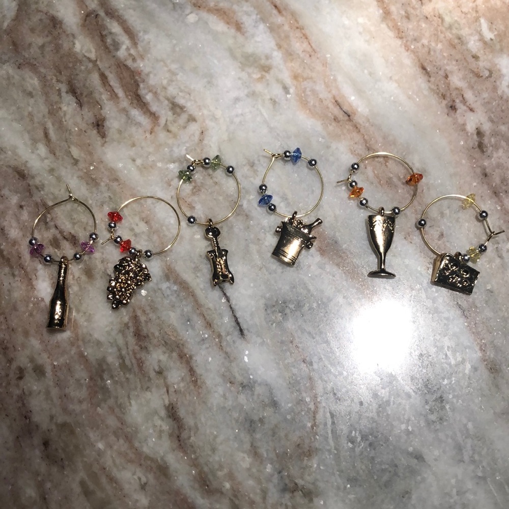NWOT Wine glass charms 🍷 6 gold charms